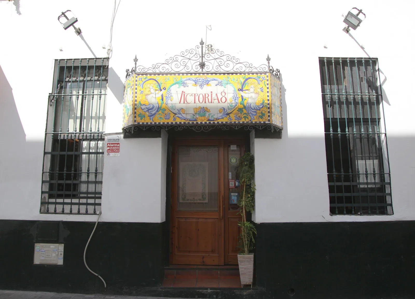 Victoria 8, Sevilla